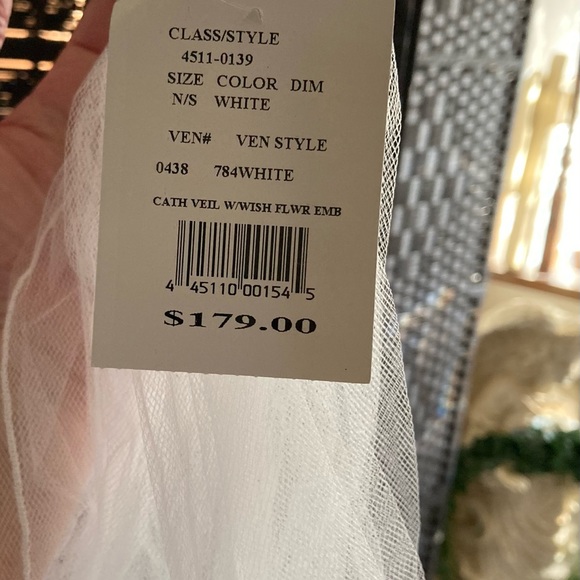 BRAND NEW WEDDING DRESS w/ ACCESSORIES TO MATCH!Originally pd $2,500 for All! - Picture 9 of 14